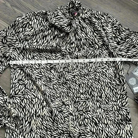 ✨🆕Vince Camuto🆕✨ | Opulent mood long sleeve blouse in cream and black - Picture 7 of 12